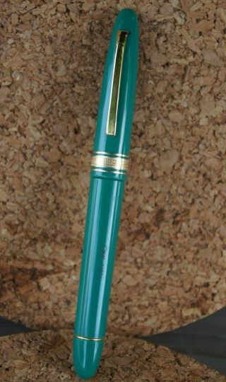 Fountain Pen " Omas Extra " Green Colour Made In Italy 18 Kt Nib " M ".