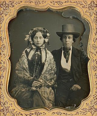 Lovely Young Couple Wearing Hat Bonnet Shawl 1/6 Plate Daguerreotype E683