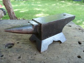 Old 22 Lb Cast Blacksmith Anvil With 1/2 " Pritchel Hole & Decorative Base/feet