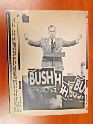 Vintage Ap Wire Press Photo President George Bush,  Tulsa Ok Compaign Stop Rally