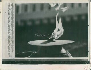 1966 Wire Photo President Jfk John F Kennedy Eternal Flame Flickers Grave 6x8