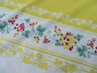 Vtg 1950s Tablecloth Red Cherries Jadiite Green Leaves Yellow Center Large 74X53 2