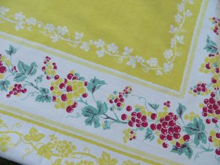 Vtg 1950s Tablecloth Red Cherries Jadiite Green Leaves Yellow Center Large 74X53 3