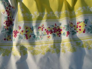 Vtg 1950s Tablecloth Red Cherries Jadiite Green Leaves Yellow Center Large 74X53 8