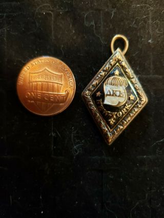 1864 Delta Kappa Epsilon Badge - 3.  64 Grams - Nu Chapter - Ships