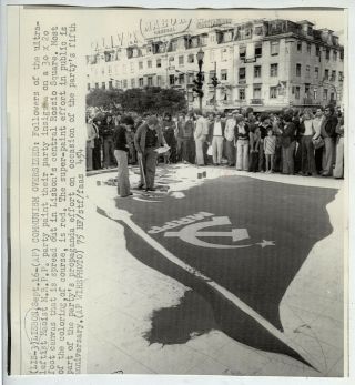 Horst Faas Vintage 1975 M.  R.  P.  P.  Party Demonstrates In Lisbon Press Photo