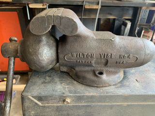 Wilton Bullet Vise No.  4 Pat Pend,  Chicago,  Early.