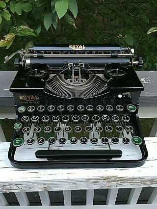 Royal Black Gloss Portable Typewriter