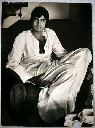 Bollywood Actor - Amitabh Bachchan - Rare Photo Photograph 15 X 20 Cms