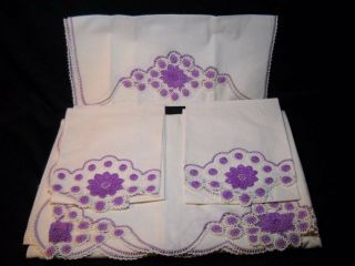 Vintage Embroidered Full Size Sheet W/ 2 Pillowcases And Matching Runner Lovely
