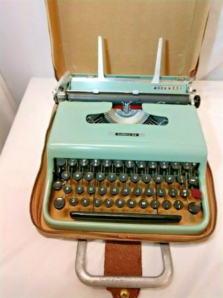 Near,  Professionally Restored Olivetti Lettera 22 Typewriter Italy W/ Case