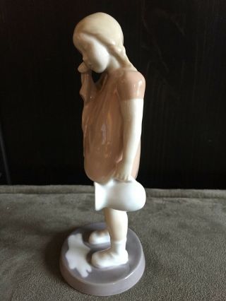 Vintage Bing and Grondahl (B&G) Figurine 2246 ' Spilt Milk ' by Claire Weiss 3