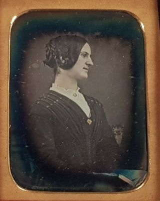 British 1840s Daguerreotype Of Lady In Profile Reading Book