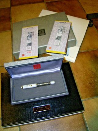 Pelikan Pelikan M800 Pen,  White Tiger Limited Edition,  Book