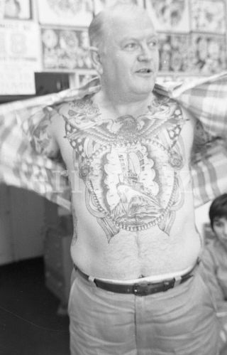 Nieh Negative - Tattoo Artist,  Lee Roy Minugh,  The Pike,  Long Beach,  1962,  N310702