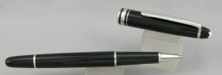 Montblanc 163 Meisterstuck Classique Black & Platinum Rollerball Pen -