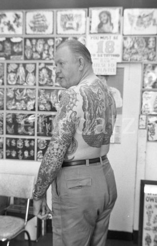 Nieh Negative - Tattoo Artist,  Lee Roy Minugh,  The Pike,  Long Beach,  1962,  N310700