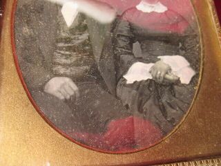 1850 ' s 1/2 Plate Daguerreotype Of A Affluent Couple & 4
