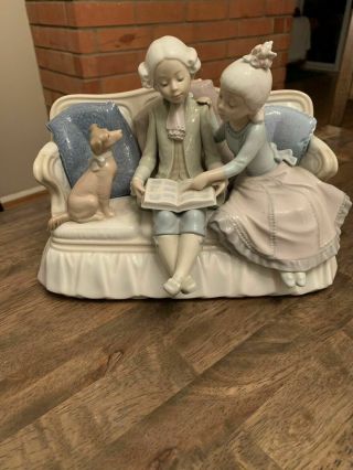Lladro Storytime Ninos Del Sofa 5529 Boy Girl Couch Story Time Reading Figurine