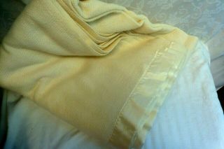 Vintage Adult Baby Morgan Style Blanket Fuzzy Soft Acrylic Satin Binding Usa