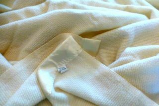 Vintage Adult Baby Morgan Style Blanket Fuzzy Soft Acrylic Satin Binding USA 5