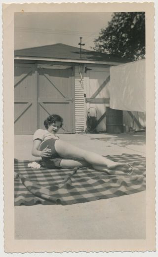 Barefoot Feet Woman Sunbathing Legs By Clothesline Vtg 50 