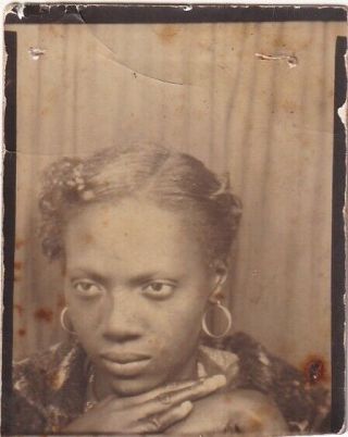 Vintage Photo Booth: Pretty,  Sultry African - American Lady,  Hands Folded At Chin