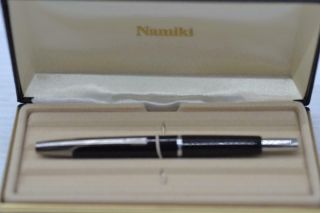 Namiki Fountain Pen Vanishing Point Black & Silver Medium 60261 {b78932/33b34}
