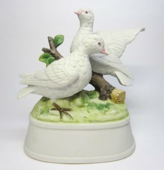 Vintage Two White Doves Love Birds Musical Figurine Japan