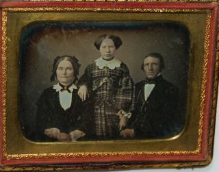 1/4 Plate Daguerreotype Of A Family - Husband,  Wife,  Daughter - Identified