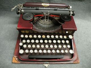 Antique Royal Model P Portable Typewriter With Case