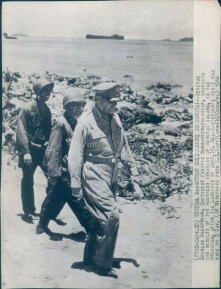 1944 Wire Photo Military Ww2 General Douglas Macarthur Morotai Island 8x10