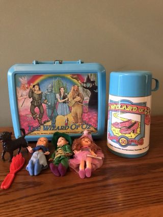 3 Wizard Of Oz Munchkins And 1989 The Wizard Of Oz Lunchbox W/ Thermos