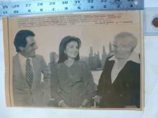 Vintage Wire Press Photo - Jackie Kennedy Onassis Norman Mailer 6/21/1980