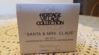 Dept 56 Heritage Village Accesory Santa & Mrs.  Claus