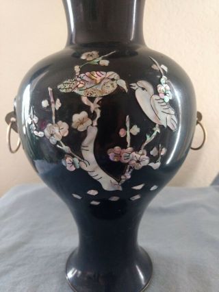 Oriental Black Lacquer Mother Of Pearl Inlay Lg Fluted Vintage Brass Vase Birds 2