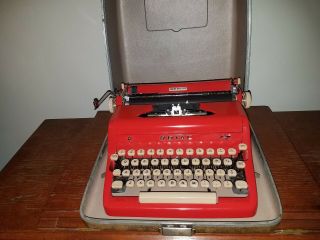 VTG 1957 Royal Quiet De Luxe Rare Red Gloss Portable Typewriter & Case Excellant 11