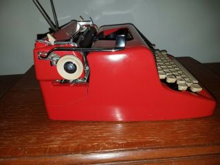 VTG 1957 Royal Quiet De Luxe Rare Red Gloss Portable Typewriter & Case Excellant 6