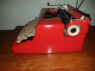 VTG 1957 Royal Quiet De Luxe Rare Red Gloss Portable Typewriter & Case Excellant 8