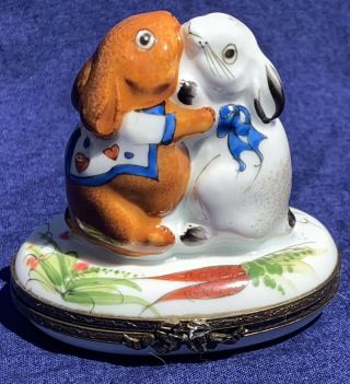 Rare Rabbits Hugging Limoges Porcelain Peint Main Trinket Box Signed By Foland