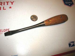 Vintage Irwin Tool Co.  Perfect Handle Style Screwdriver Very Good Cond.  8 1/8 "