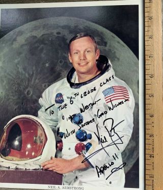AUTOGRAPHED PHOTO OF APOLLO 11 ASTRONAUT NEAL ARMSTRONG 7