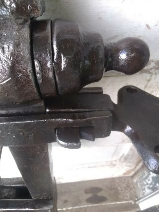 Blacksmith/Anvil/Forge 35 lb.  Post Leg Vise w/Good 4 