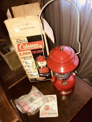 Vintage Red Coleman Lantern 200a Bóxed Attic Find