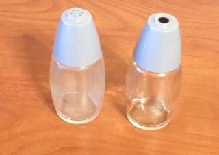 Vintage Gemco Salt & Pepper Shakers - Clear Glass W/Blue Plastic Lids EUC USA 3
