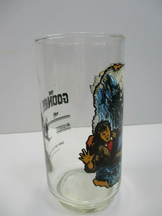 The Goonies 1985 “Data on the Waterslide” Glass Tumblers Warner Brothers 4