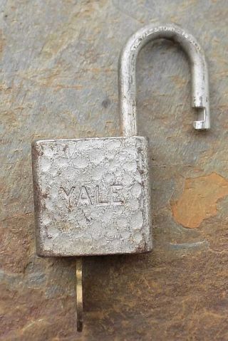 Vintage Solid Forged Steel Yale & Towne Padlock & Key 3
