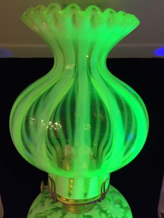 Vaseline Uranium Glass Oil Lamp Mosser Base Fern & Daisy Font Opalescent Shade 2
