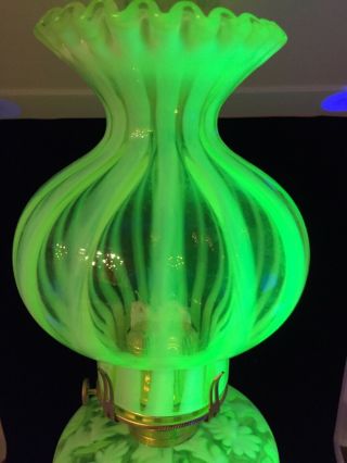 Vaseline Uranium Glass Oil Lamp Mosser Base Fern & Daisy Font Opalescent Shade 3