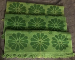 Vintage 1965 Avocado Daisy Bath Towels Set (3) Green Sculpted,  Cotton,  No Tags